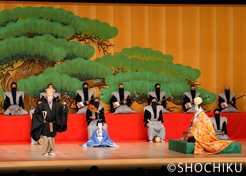 『土蜘』左より、尾上菊之助、尾上丑之助、尾上菊五郎 歌舞伎座「團菊祭五月大歌舞伎」初日開幕
