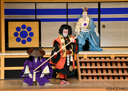 『御摂勧進帳』左より、中村雀右衛門、中村芝翫、中村鴈治郎 歌舞伎座「六月大歌舞伎」初日開幕