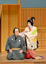 『京人形』左より、松本白鸚、市川染五郎 歌舞伎座「六月大歌舞伎」初日開幕