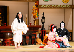 『松竹梅湯島掛額』左より、尾上菊五郎、尾上右近、中村隼人 歌舞伎座「十月大歌舞伎」初日開幕