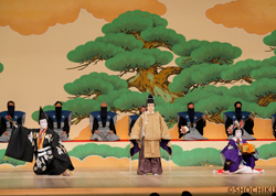 『三番叟』左より、中村芝翫、中村梅玉、中村魁春 歌舞伎座「壽 初春大歌舞伎」初日開幕