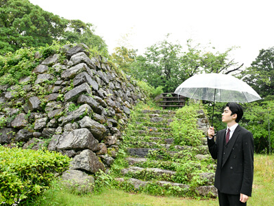 信康が最期の日々を過ごした二俣城跡。わずかに石垣が残ります 染五郎、『信康』ゆかりの地へ