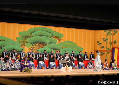 『勧進帳』左より、片岡愛之助、中村芝翫、中村鴈治郎、坂東玉三郎、海老蔵改め市川團十郎、片岡仁左衛門 歌舞伎座で「十三代目市川團十郎白猿襲名披露記念 歌舞伎座特別公演」を開催
