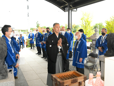 「十三代目市川團十郎白猿襲名披露　八代目市川新之助初舞台」『助六由縁江戸桜』海老蔵が魚河岸水神社へ