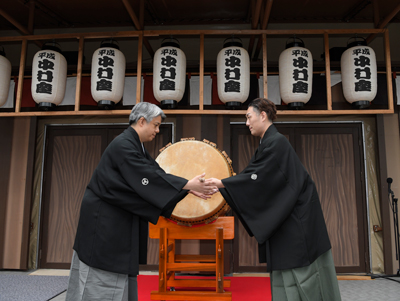 平成中村座、初日開幕を告げる一番太鼓