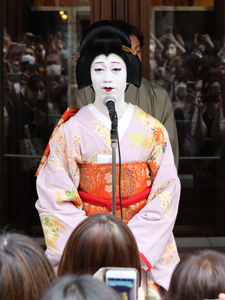 大阪松竹座「日本怪談歌舞伎」、出演者が館前行事に登場