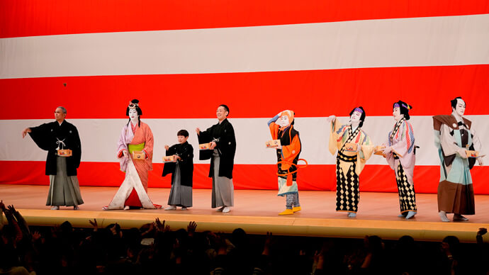 歌舞伎座で4年ぶりに「節分祭」の豆まき