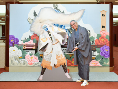 尾上松緑(2階ロビー『石橋』フォトスポット) 出演者が紹介、歌舞伎座「十一月歌舞伎座特別公演 ようこそ歌舞伎座へ」特別企画