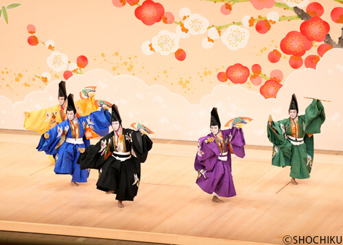 『寿式三番叟』左より、尾上右近、中村萬太郎、尾上松也、中村歌昇、中村種之助 歌舞伎座「團菊祭五月大歌舞伎」初日開幕