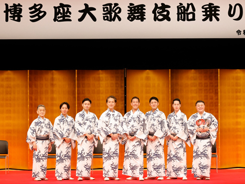 博多座「六月大歌舞伎」出演者が船乗り込み