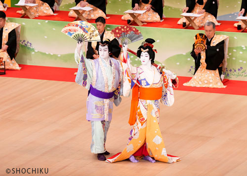 『元禄花見踊』左より、中村隼人、尾上右近 歌舞伎座「六月大歌舞伎」初日開幕