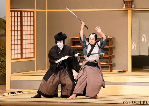 『菅原伝授手習鑑』「寺子屋』左より、八代目尾上菊五郎、片岡愛之助 歌舞伎座「六月大歌舞伎」初日開幕