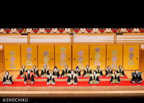 『口上』左より、中村梅玉、市川團十郎、尾上菊之助、八代目尾上菊五郎、七代目尾上菊五郎、尾上松緑、片岡仁左衛門 歌舞伎座「六月大歌舞伎」初日開幕