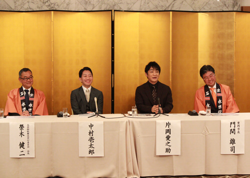 左より、榮木健二永楽館歌舞伎実行委員会会長、中村壱太郎、片岡愛之助、門間雄司豊岡市市長 愛之助、壱太郎が語る「第十五回 永楽館歌舞伎」