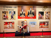 場内には襲名披露のパネル展示も 大阪松竹座「七月大歌舞伎」初日開幕