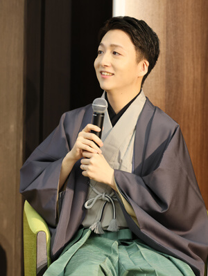 愛之助、米吉が『流白浪燦星 碧翠の麗城』SPECIAL TALK LIVEに登場