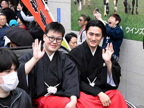 「大阪松竹座　御名残道頓堀お練り」の賑わい