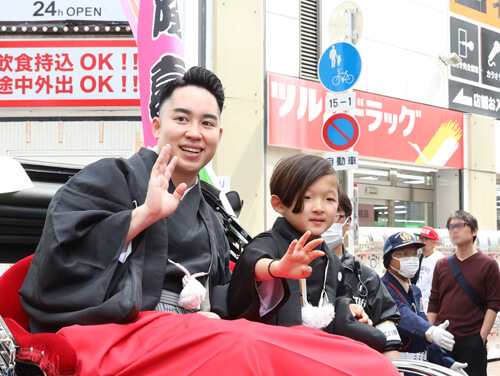 「大阪松竹座　御名残道頓堀お練り」の賑わい