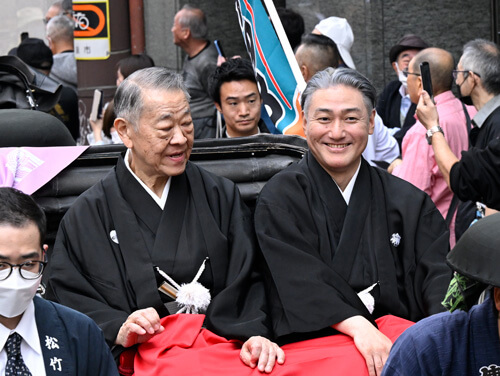 「大阪松竹座　御名残道頓堀お練り」の賑わい