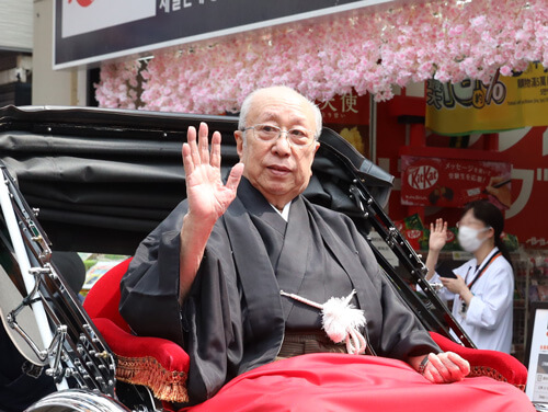 「大阪松竹座　御名残道頓堀お練り」の賑わい