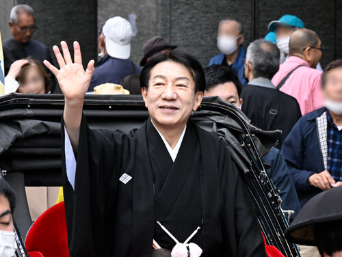 「大阪松竹座　御名残道頓堀お練り」の賑わい