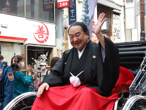 「大阪松竹座　御名残道頓堀お練り」の賑わい