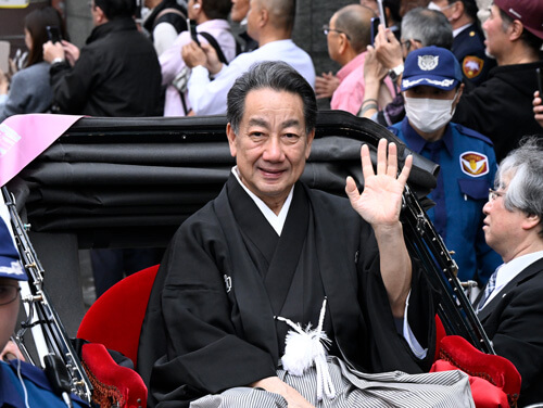 「大阪松竹座　御名残道頓堀お練り」の賑わい