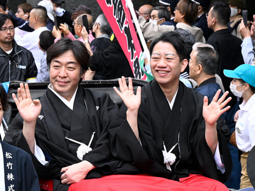 「大阪松竹座　御名残道頓堀お練り」の賑わい