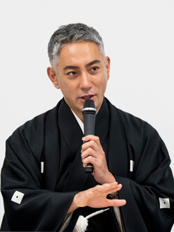 團十郎が『助六由縁江戸桜』上演で豊洲の魚河岸会へ