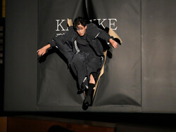 尾上右近が「KATE（ケイト）」新商品発表会に登場