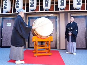 平成中村座「十月大歌舞伎」一番太鼓が鳴り響き、初日開幕