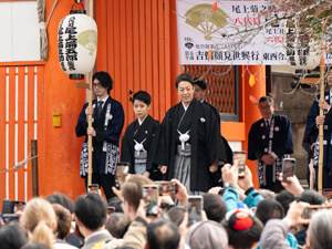 菊之助と丑之助が八坂神社で成功祈願法要、奉納舞『七福神』披露
