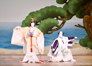 『羽衣』左より、坂東玉三郎、中村勘九郎 歌舞伎座「二月大歌舞伎」初日開幕