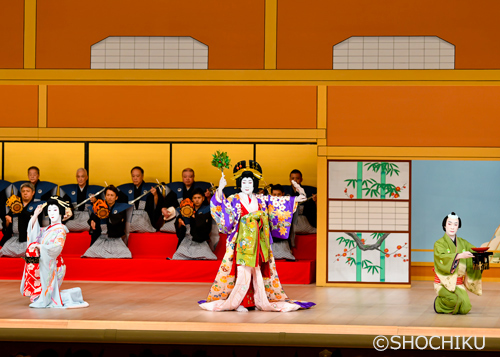 『廓三番叟』 左より中村梅枝、中村扇雀、坂東巳之助 歌舞伎座「芸術祭十月大歌舞伎」初日開幕