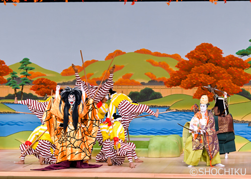 『蜘蛛絲梓弦』 左より片岡愛之助、市川右團次 歌舞伎座「芸術祭十月大歌舞伎」初日開幕