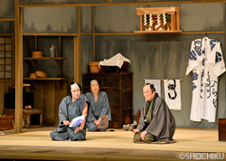 『髪結新三』左より尾上菊五郎、河原崎権十郎、市川左團次 歌舞伎座「吉例顔見世大歌舞伎」初日開幕
