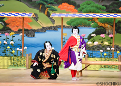 『菊畑』左より中村梅玉、中村莟玉 歌舞伎座「吉例顔見世大歌舞伎」初日開幕