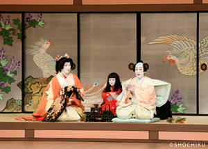 『鰯賣戀曳網』(偶数日) 左より、中村七之助、中村勘太郎、中村勘九郎 歌舞伎座「壽 初春大歌舞伎」初日開幕