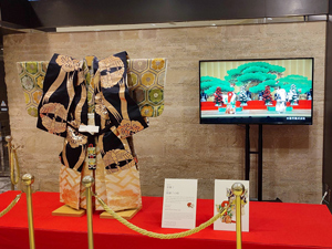 『連獅子』親獅子の精の衣裳展示 歌舞伎コラボレーションルームがホテルメトロポリタンエドモントにオープン