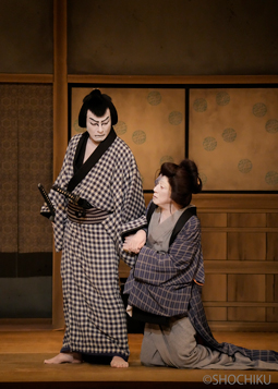 『東海道四谷怪談』左より、片岡愛之助、坂東玉三郎 南座「坂東玉三郎 特別公演」初日開幕