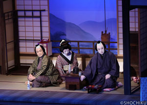 『九十九折』左より、片岡愛之助、中村壱太郎、松本幸四郎 大阪松竹座「壽初春大歌舞伎」初芝居の賑わい