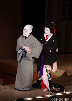 『酒屋』左より、中村鴈治郎、中村扇雀 大阪松竹座「壽初春大歌舞伎」初芝居の賑わい