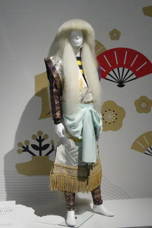 『KABUKI LION 獅子王』染五郎の獅子王の衣裳と獅子頭 『KABUKI LION 獅子王』染五郎の獅子王の衣裳と獅子頭