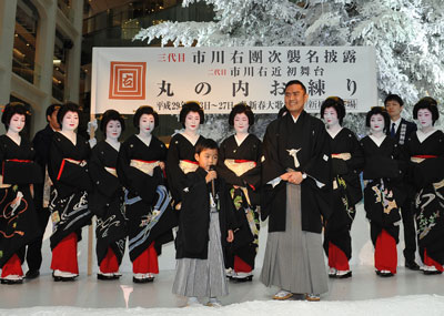 歌舞伎史上初「丸の内お練り」で三代目市川右團次襲名披露