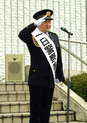 鴈治郎が琴平町で一日警察署長に