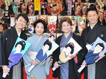 松也、壱太郎、春猿が羽子板市で正月公演をアピール
