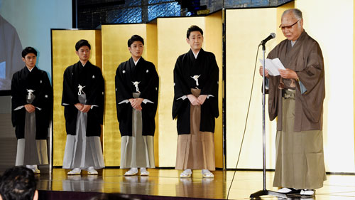 「八代目中村芝翫襲名を祝う会」で親子四人が見せた襲名への思い