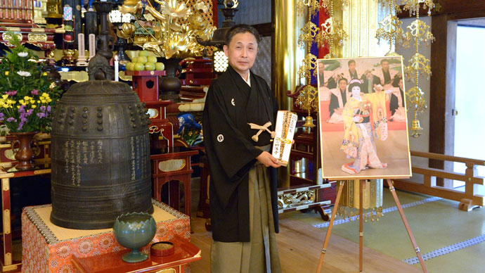 雀右衛門が『京鹿子娘道成寺』ゆかりの寺で祈願法要