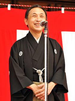 中村芝雀改め五代目中村雀右衛門 大阪松竹座『七月大歌舞伎」館前行事で初日開幕