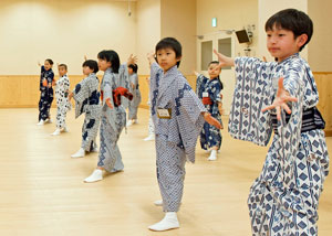 こども歌舞伎スクール寺子屋「夏期体験ワークショップ」のお知らせ